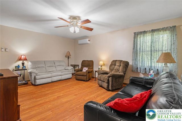 218 Evergreen Court, Ross Twp, PA 18353