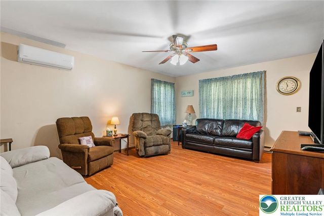 218 Evergreen Court, Ross Twp, PA 18353