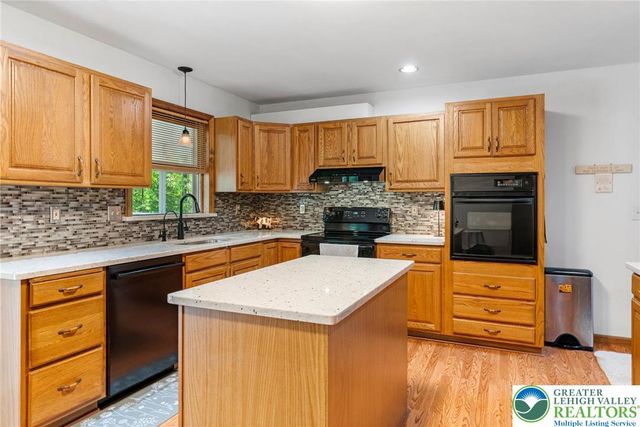 218 Evergreen Court, Ross Twp, PA 18353