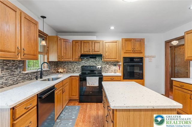 218 Evergreen Court, Ross Twp, PA 18353