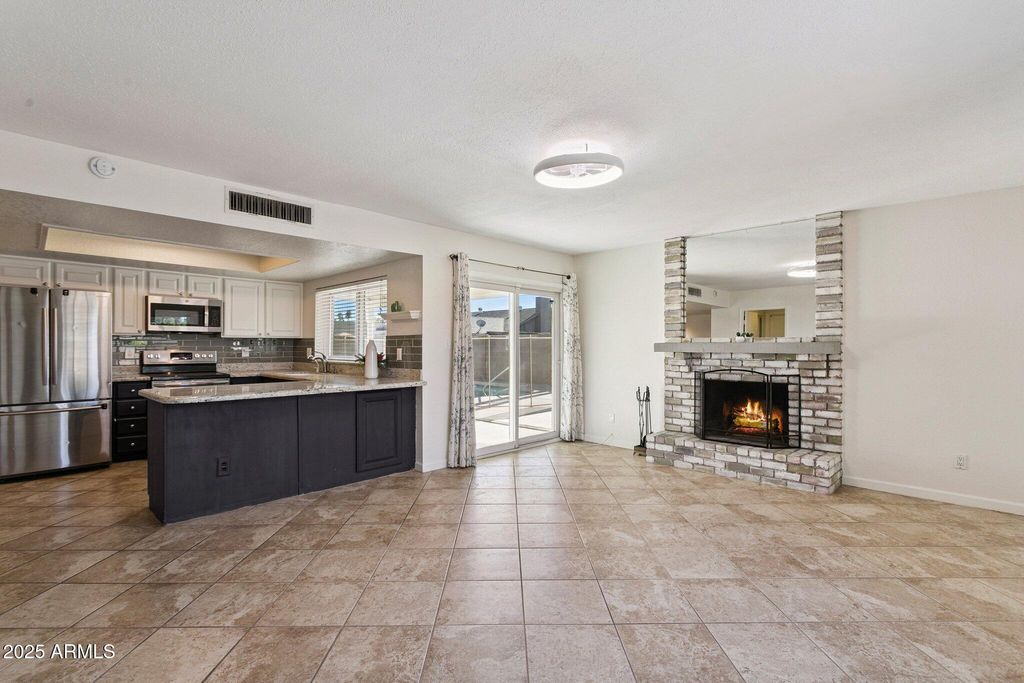 4915 E EVERETT Drive, Scottsdale, AZ 85254