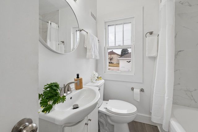 4045 N Montreal STREET, Milwaukee, WI 53216