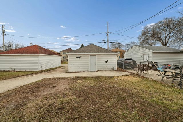 4045 N Montreal STREET, Milwaukee, WI 53216