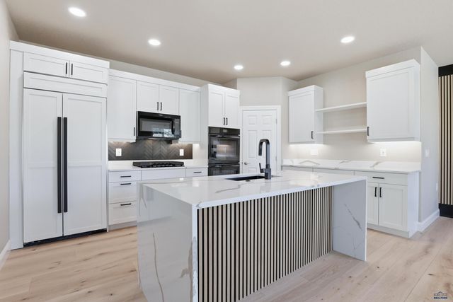 6709 MUIRFIELD DR, Rapid City, SD 57702