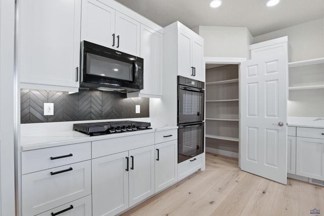 6709 MUIRFIELD DR, Rapid City, SD 57702