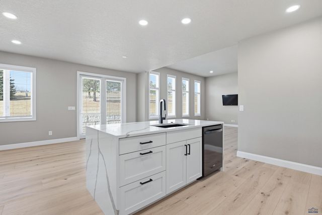 6709 MUIRFIELD DR, Rapid City, SD 57702