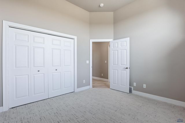 6709 MUIRFIELD DR, Rapid City, SD 57702