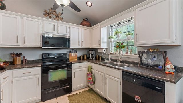 9 Reighton Drive, Bella Vista, AR 72714