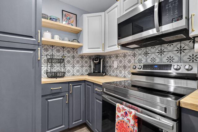 124 Lake Evelyn Drive, West Palm Beach, FL 33411