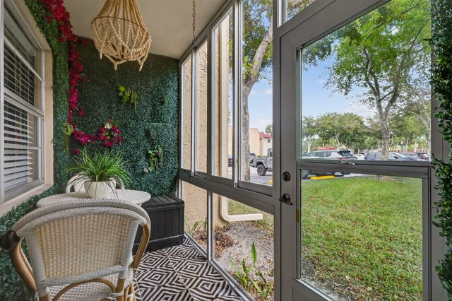 124 Lake Evelyn Drive, West Palm Beach, FL 33411