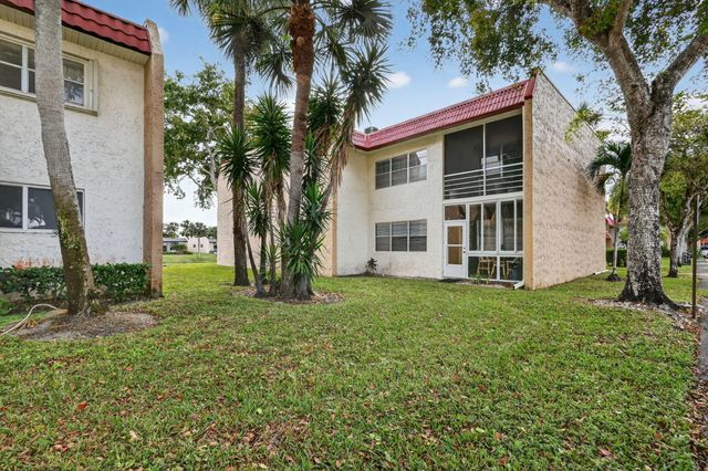 124 Lake Evelyn Drive, West Palm Beach, FL 33411