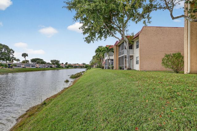 124 Lake Evelyn Drive, West Palm Beach, FL 33411