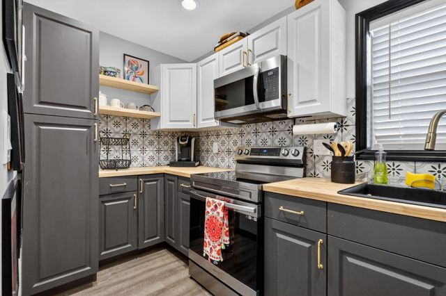 124 Lake Evelyn Drive, West Palm Beach, FL 33411