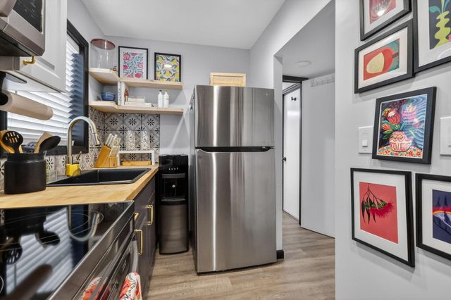 124 Lake Evelyn Drive, West Palm Beach, FL 33411