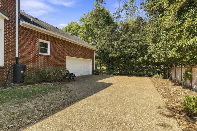 7305 River Park Dr, Nashville, TN 37221