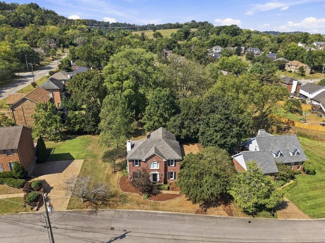 7305 River Park Dr, Nashville, TN 37221