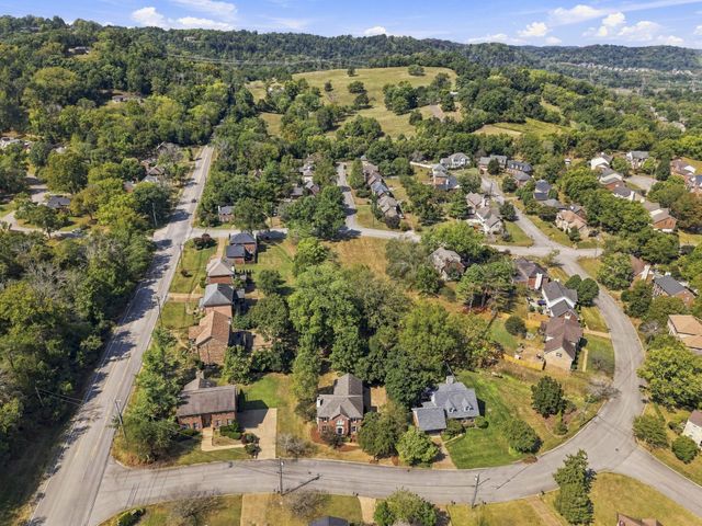 7305 River Park Dr, Nashville, TN 37221