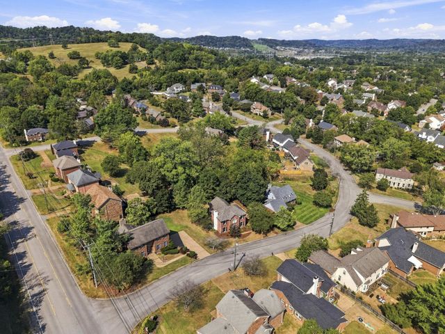 7305 River Park Dr, Nashville, TN 37221