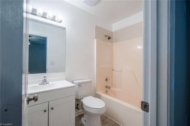 827 Banner Oak Court, Greensboro, NC 27406