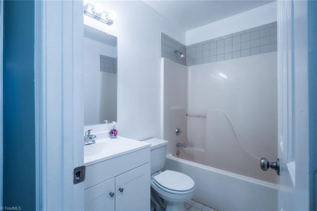 827 Banner Oak Court, Greensboro, NC 27406