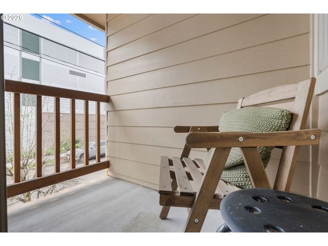 6017 Ne HOLLADAY St, Portland, OR 97213