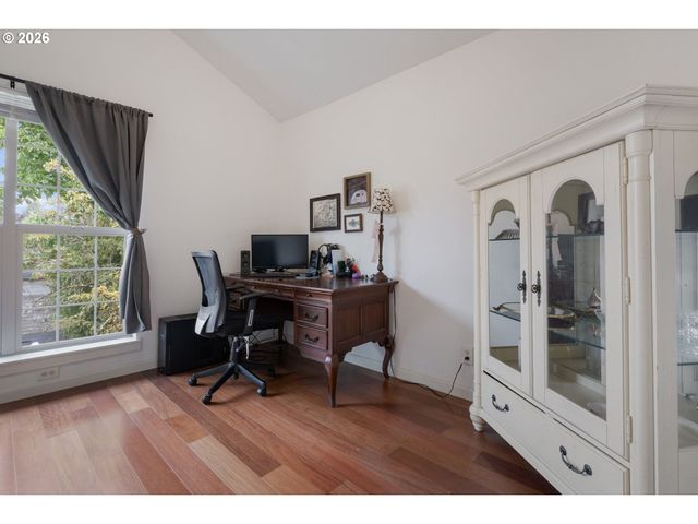 6017 Ne HOLLADAY St, Portland, OR 97213