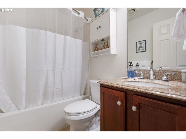 6017 Ne HOLLADAY St, Portland, OR 97213