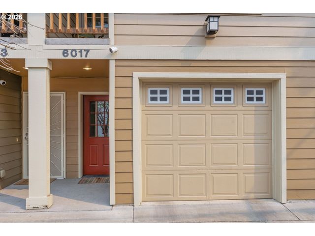 6017 Ne HOLLADAY St, Portland, OR 97213