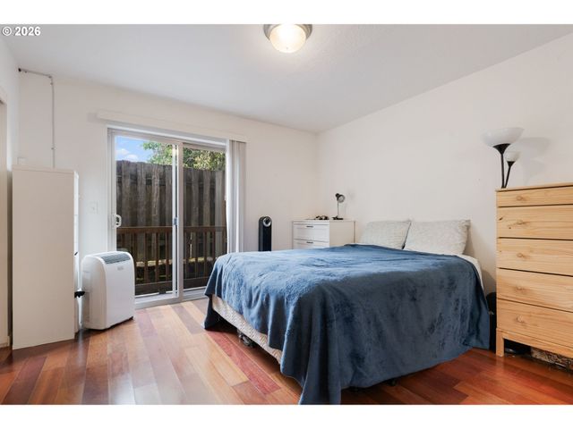 6017 Ne HOLLADAY St, Portland, OR 97213