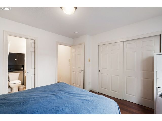 6017 Ne HOLLADAY St, Portland, OR 97213