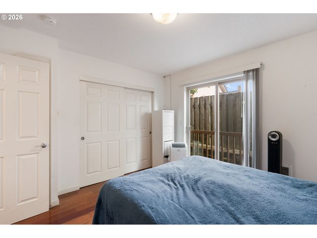 6017 Ne HOLLADAY St, Portland, OR 97213