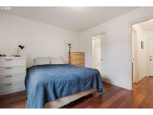 6017 Ne HOLLADAY St, Portland, OR 97213