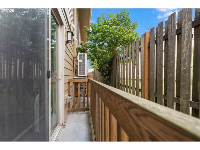 6017 Ne HOLLADAY St, Portland, OR 97213