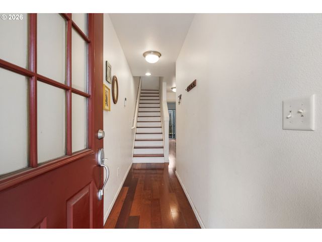 6017 Ne HOLLADAY St, Portland, OR 97213
