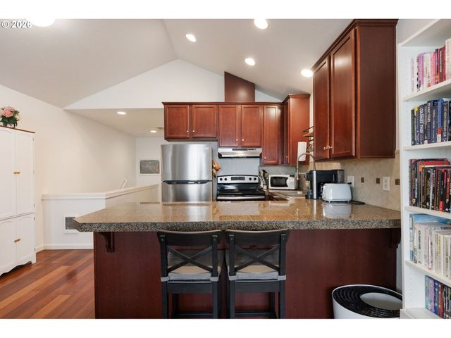 6017 Ne HOLLADAY St, Portland, OR 97213