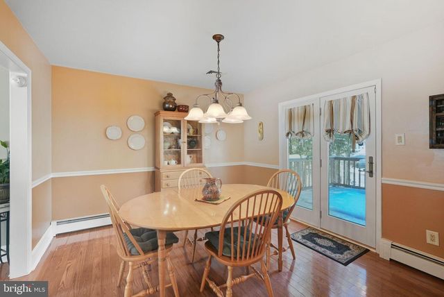 5 BROOK LN, Chalfont, PA 18914