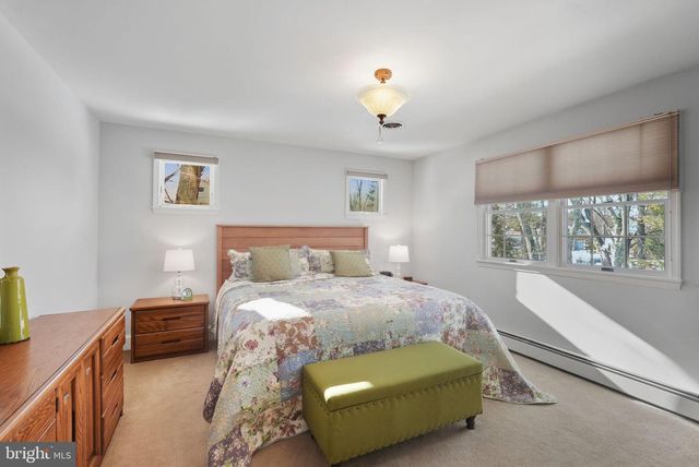 5 BROOK LN, Chalfont, PA 18914