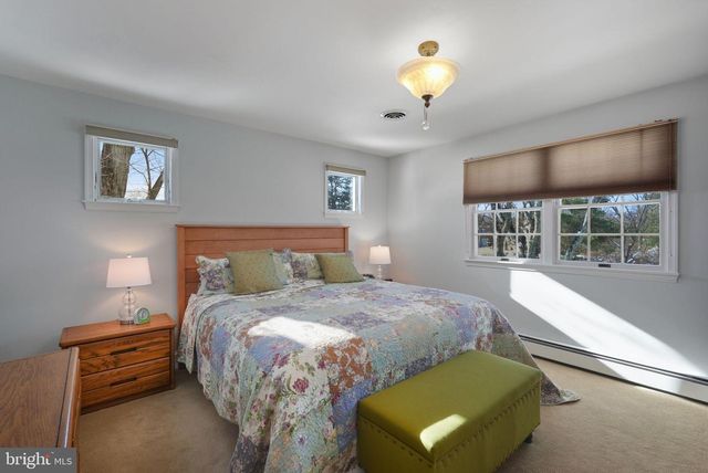 5 BROOK LN, Chalfont, PA 18914