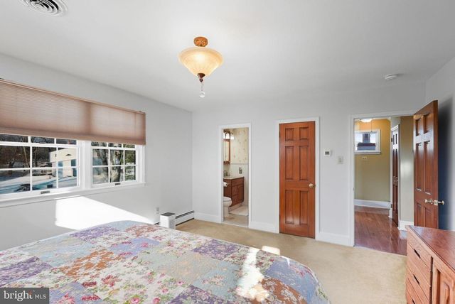 5 BROOK LN, Chalfont, PA 18914