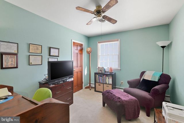 5 BROOK LN, Chalfont, PA 18914