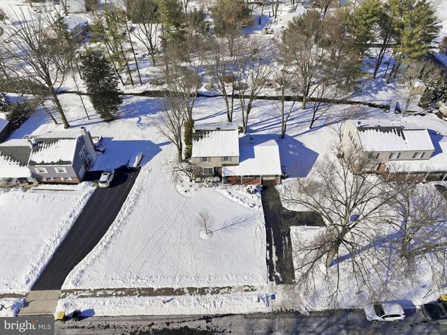 5 BROOK LN, Chalfont, PA 18914