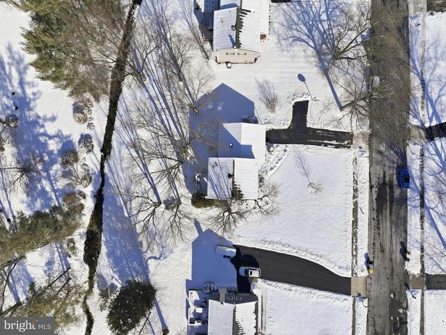 5 BROOK LN, Chalfont, PA 18914