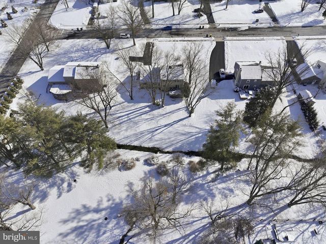 5 BROOK LN, Chalfont, PA 18914