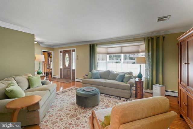 5 BROOK LN, Chalfont, PA 18914