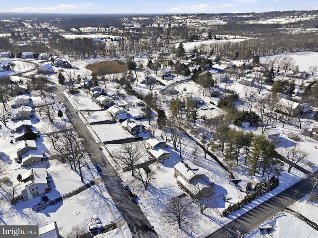 5 BROOK LN, Chalfont, PA 18914