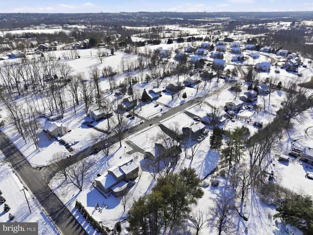 5 BROOK LN, Chalfont, PA 18914