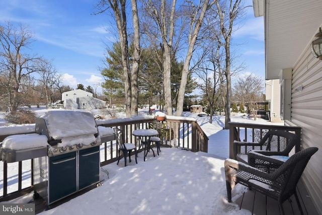 5 BROOK LN, Chalfont, PA 18914