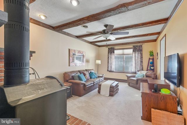 5 BROOK LN, Chalfont, PA 18914