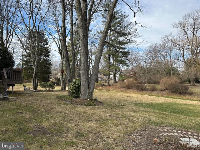 5 BROOK LN, Chalfont, PA 18914