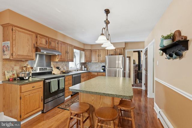 5 BROOK LN, Chalfont, PA 18914